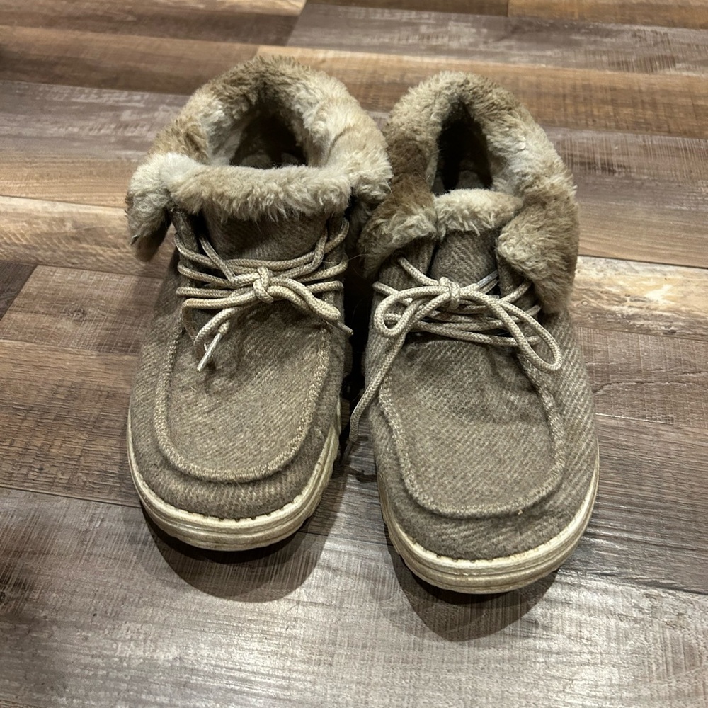Hey Dude Woman’s Grey with Brown Fur-Lined Shoes
